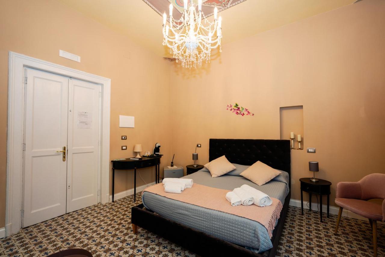 Antica Dimora Deluxe Bed and Breakfast Napoli Esterno foto